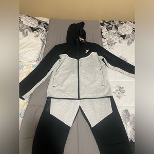 Nike tech fleece black and grey set